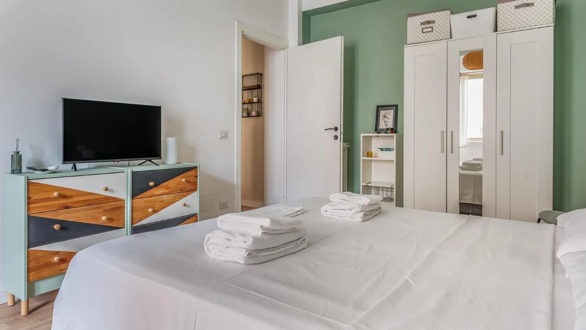 4 Pax Wi-Fi Milano Lorenteggio إيطاليا