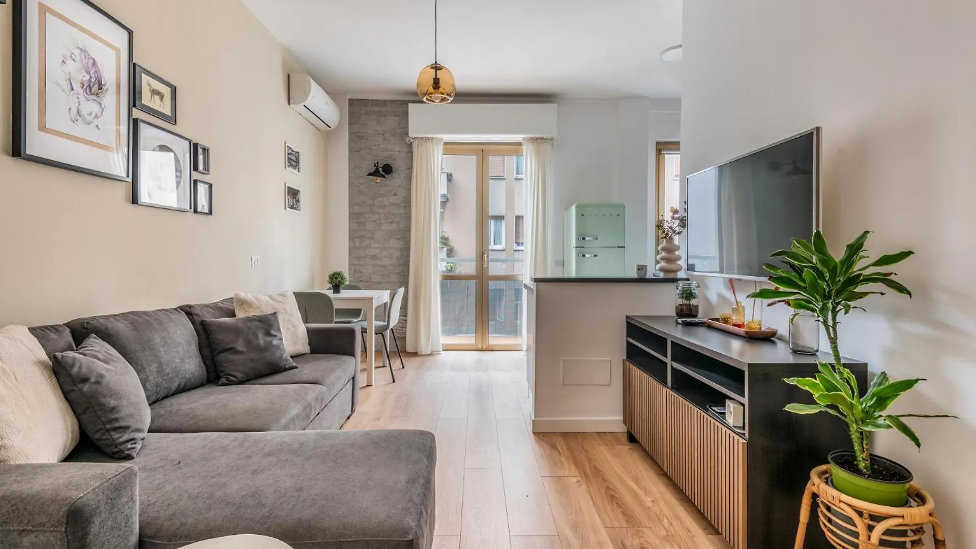 4 Pax Wi-Fi Milano Lorenteggio إيطاليا