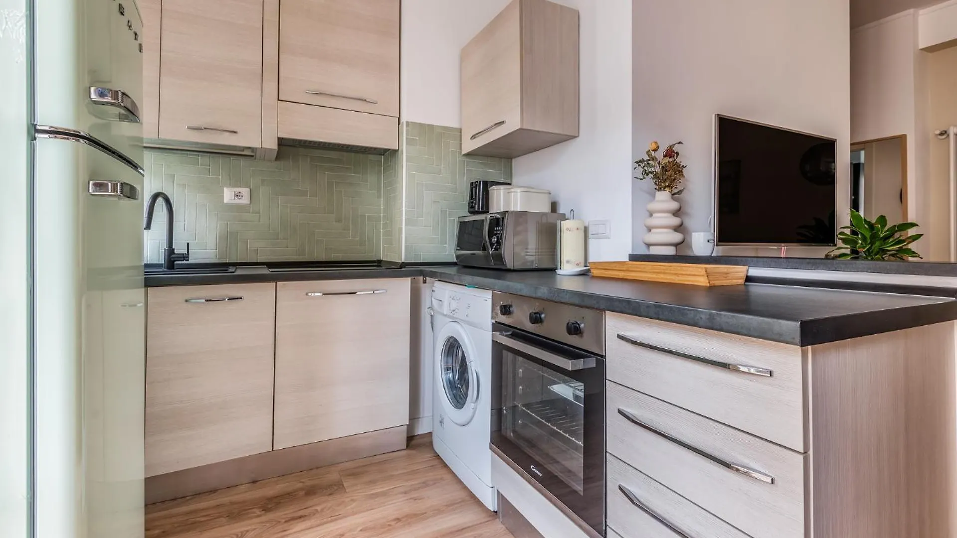 4 Pax Wi-Fi Milano Lorenteggio 0*, ميلان إيطاليا